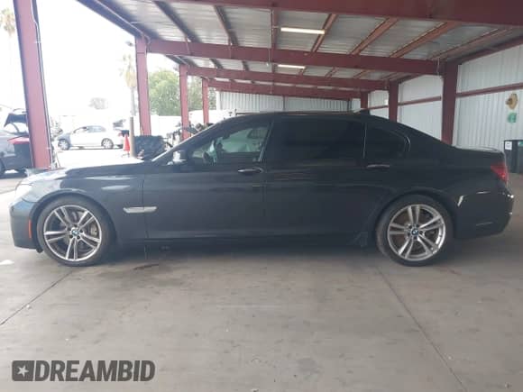 2013 BMW 7 Series 750Li с VIN WBAYE8C53DD132336, выставлен на аукционе IAAI как лот 42812991 с пробегом 174 099 миль миль и . История ставок и продаж доступна на DreamBid. Изображение 14.
