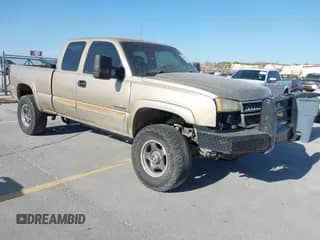 2005 Chevrolet Silverado 2500HD Work Truck with VIN 1GCHC29U65E106152, listed as a IAAI auction lot 41693408 with 261,381 mi miles and . Bid and sale history available at DreamBid. Image 1.