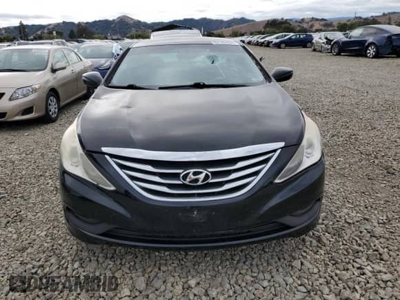 2014 Hyundai Sonata GLS z VIN 5NPEB4AC8EH923045, wystawiony jako Copart lot #82182055 z przebiegiem 156 845 mil mil oraz Szkoda całkowita • Salvage title. Historia ofert i sprzedaży dostępna na DreamBid. Obrazek 5.