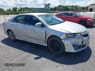 2012 Toyota Camry SE z VIN 4T1BF1FK0CU066370, wystawiony jako IAAI lot #43280265 z przebiegiem 295 258 mil mil oraz . Historia ofert i sprzedaży dostępna na DreamBid. Obrazek 1.