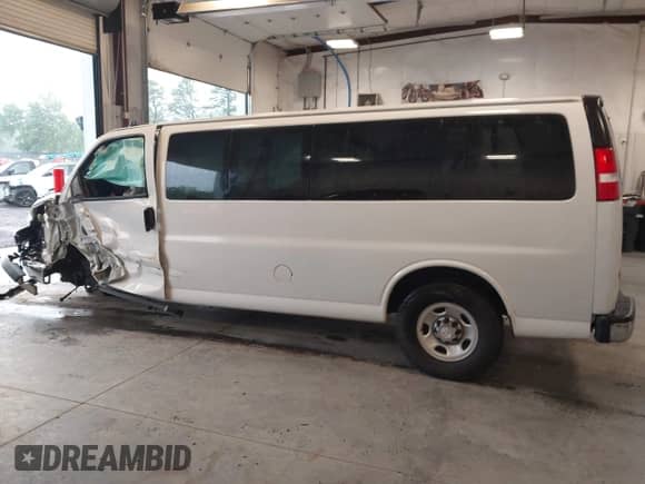 2018 Chevrolet Express Passenger LT с VIN 1GAZGPFG3J1267167, выставлен на аукционе IAAI как лот 42320536 с пробегом 81 068 миль миль и . История ставок и продаж доступна на DreamBid. Изображение 14.