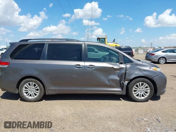 2014 Toyota Sienna XLE with VIN 5TDYK3DC8ES430088, listed as a IAAI auction lot 43006130 with 171,511 mi miles and . Bid and sale history available at DreamBid. Image 12.