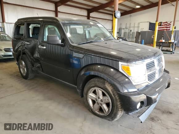2009 Dodge Nitro SXT z VIN 1D8GU28KX9W536809, wystawiony jako Copart lot #77500034 z przebiegiem 155 737 mil mil oraz Szkoda całkowita • Salvage title. Historia ofert i sprzedaży dostępna na DreamBid. Obrazek 4.