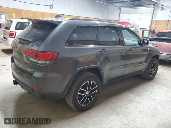 2017 Jeep Grand Cherokee Trailhawk z VIN 1C4RJFLG1HC889451, wystawiony jako Copart lot #81257715 z przebiegiem 138 791 mil mil oraz Czysty tytuł • Clean title. Historia ofert i sprzedaży dostępna na DreamBid. Obrazek 3.