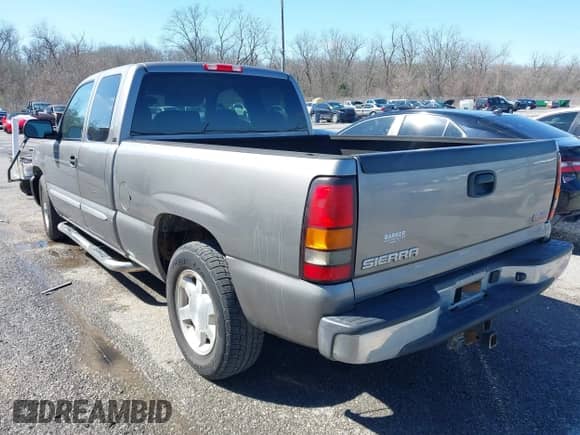 2006 GMC Sierra 1500 SLE1 z VIN 2GTEC19V061268867, wystawiony jako IAAI lot #41557887 z przebiegiem 190 359 mil mil oraz . Historia ofert i sprzedaży dostępna na DreamBid. Obrazek 3.