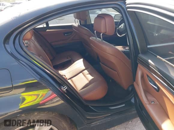 2012 BMW 5 Series 528i xDrive с VIN WBAXH5C58CDW10976, выставлен на аукционе IAAI как лот 42770141 с пробегом 129 210 миль миль и . История ставок и продаж доступна на DreamBid. Изображение 8.