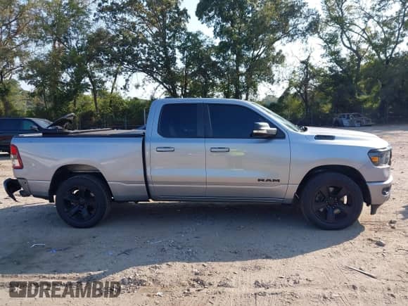 2022 Ram 1500 Big Horn z VIN 1C6RREBT4NN219126, wystawiony jako IAAI lot #43249041 z przebiegiem 134 956 mil mil oraz . Historia ofert i sprzedaży dostępna na DreamBid. Obrazek 13.