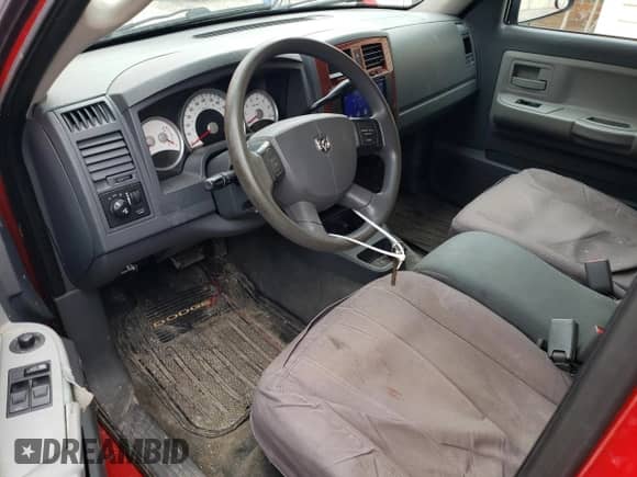 2005 Dodge Dakota SLT z VIN 1D7HE42N25S157969, wystawiony jako Copart lot #47448495 z przebiegiem 133 922 mil mil oraz Szkoda całkowita • Salvage title. Historia ofert i sprzedaży dostępna na DreamBid. Obrazek 8.