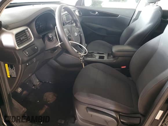 2018 Kia Sorento LX with VIN 5XYPG4A58JG368840, listed as a Copart auction lot 82337345 with 142,126 mi miles and Salvage title. Bid and sale history available at DreamBid. Image 7.