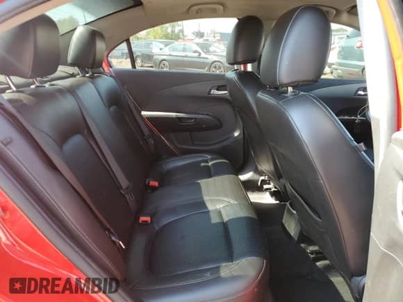 2017 Chevrolet Sonic Premier z VIN 1G1JF5SB3H4120323, wystawiony jako Copart lot #81182005 z przebiegiem 107 834 mil mil oraz Szkoda całkowita • Salvage title. Historia ofert i sprzedaży dostępna na DreamBid. Obrazek 10.