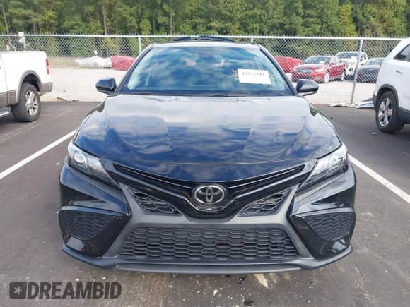 2021 Toyota Camry SE Nightshade z VIN 4T1G11AK8MU494510, wystawiony jako IAAI lot #43225311 z przebiegiem 73 978 mil mil oraz . Historia ofert i sprzedaży dostępna na DreamBid. Obrazek 13.