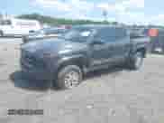 2024 Toyota Tacoma SR5 z VIN 3TMLB5JN3RM039609, wystawiony jako IAAI lot #42811469 z przebiegiem 19 681 mil mil oraz . Historia ofert i sprzedaży dostępna na DreamBid. Obrazek 17.