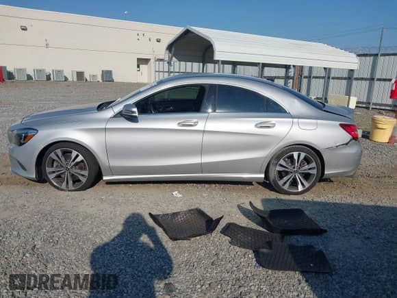 2019 Mercedes-Benz CLA 250 с VIN WDDSJ4EB5KN740274, выставлен на аукционе IAAI как лот 43238736 с пробегом 79 722 миль миль и . История ставок и продаж доступна на DreamBid. Изображение 14.