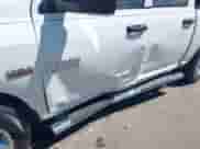 2017 Ram 1500 Express z VIN 3C6RR6KT5HG591934, wystawiony jako IAAI lot #41866623 z przebiegiem 88 183 mil mil oraz . Historia ofert i sprzedaży dostępna na DreamBid. Obrazek 6.