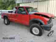 1999 Chevrolet S-10 LS ZR2 z VIN 1GCCT19W6X8205755, wystawiony jako Copart lot #70791954 z przebiegiem 264 747 mil mil oraz Szkoda całkowita • Salvage title. Historia ofert i sprzedaży dostępna na DreamBid. Obrazek 4.