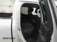 2023 Toyota Tundra SR5 z VIN 5TFLA5DAXPX063554, wystawiony jako IAAI lot #41943423 z przebiegiem 82 823 mil mil oraz . Historia ofert i sprzedaży dostępna na DreamBid. Obrazek 8.