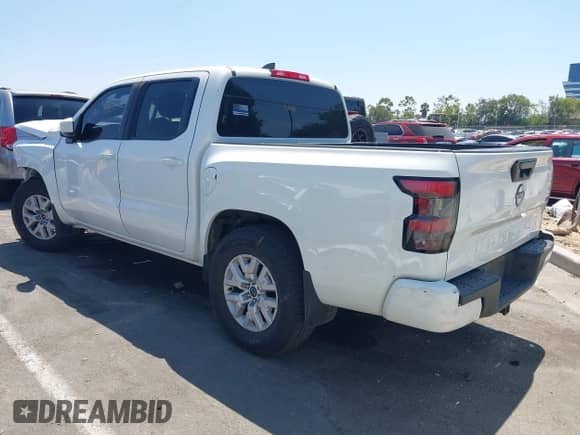 2023 Nissan Frontier SV z VIN 1N6ED1EJ2PN607013, wystawiony jako IAAI lot #43012793 z przebiegiem 52 943 mil mil oraz . Historia ofert i sprzedaży dostępna na DreamBid. Obrazek 3.