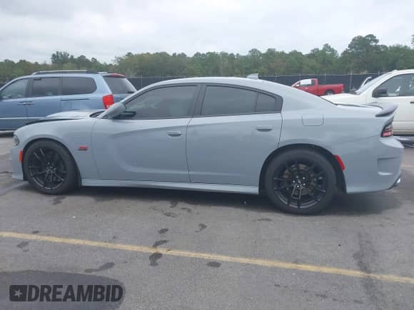 2021 Dodge Charger Scat Pack Widebody z VIN 2C3CDXGJ4MH518627, wystawiony jako IAAI lot #43337400 z przebiegiem 33 164 mil mil oraz . Historia ofert i sprzedaży dostępna na DreamBid. Obrazek 14.