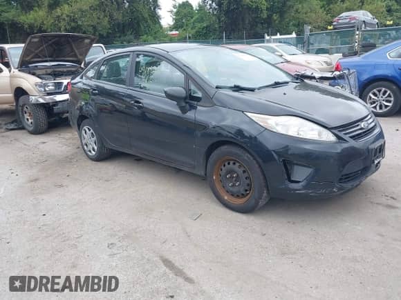 2013 Ford Fiesta S z VIN 3FADP4AJ2DM175189, wystawiony jako IAAI lot #43185551 z przebiegiem 114 768 mil mil oraz . Historia ofert i sprzedaży dostępna na DreamBid. Obrazek 1.
