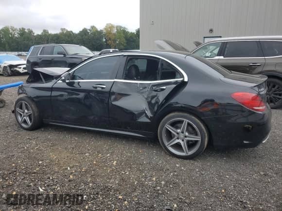 2015 Mercedes-Benz C 300 Luxury z VIN 55SWF4KB1FU051790, wystawiony jako Copart lot #68688765 z przebiegiem Nie podano mil oraz Szkoda całkowita • Salvage title. Historia ofert i sprzedaży dostępna na DreamBid. Obrazek 2.