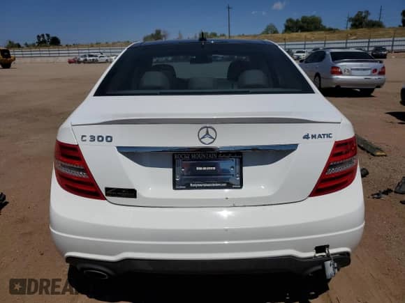 2014 Mercedes-Benz C 300 Sport с VIN WDDGF8AB2ER319663, выставлен на аукционе Copart как лот 69626275 с пробегом 110 846 миль миль и Списание • Salvage title. История ставок и продаж доступна на DreamBid. Изображение 6.