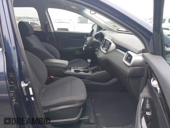 2019 Kia Sorento L с VIN 5XYPG4A30KG540438, выставлен на аукционе IAAI как лот 42405068 с пробегом 82 607 миль миль и . История ставок и продаж доступна на DreamBid. Изображение 5.