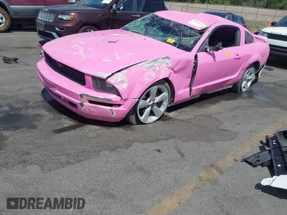 2005 Ford Mustang Deluxe z VIN 1ZVFT80N155184125, wystawiony jako IAAI lot #42852713 z przebiegiem Nie podano mil oraz . Historia ofert i sprzedaży dostępna na DreamBid. Obrazek 16.