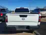 2024 Nissan Frontier S z VIN 1N6ED1CL5RN639610, wystawiony jako IAAI lot #41705932 z przebiegiem 17 919 mil mil oraz . Historia ofert i sprzedaży dostępna na DreamBid. Obrazek 16.