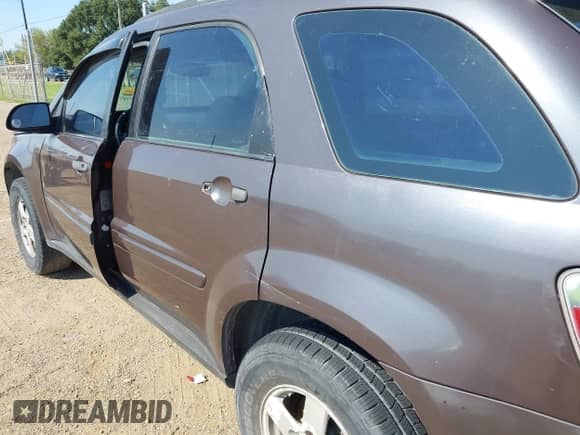 2007 Chevrolet Equinox LS z VIN 2CNDL23F276117967, wystawiony jako IAAI lot #43127797 z przebiegiem 305 287 mil mil oraz . Historia ofert i sprzedaży dostępna na DreamBid. Obrazek 6.