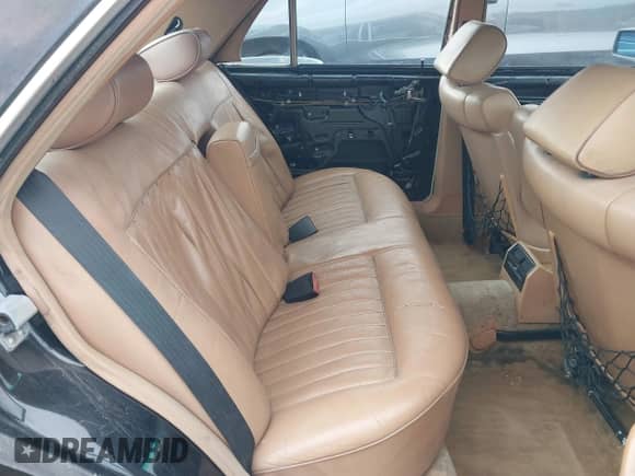 1983 Mercedes-Benz 300 SD с VIN WDBCB20A7DB045764, выставлен на аукционе IAAI как лот 41504450 с пробегом 169 882 миль миль и . История ставок и продаж доступна на DreamBid. Изображение 8.