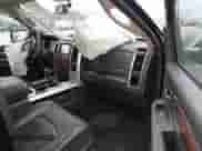 2012 Ram 1500 Laramie z VIN 1C6RD7JTXCS210179, wystawiony jako IAAI lot #41706422 z przebiegiem 125 960 mil mil oraz . Historia ofert i sprzedaży dostępna na DreamBid. Obrazek 5.