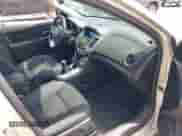 2014 Chevrolet Cruze 1LT с VIN 1G1PD5SB8E7256375, выставлен на аукционе IAAI как лот 42513300 с пробегом 57 684 миль миль и . История ставок и продаж доступна на DreamBid. Изображение 5.