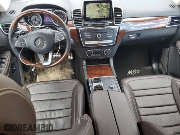 2017 Mercedes-Benz GLS 63 AMG z VIN 4JGDF7FE4HA928830, wystawiony jako Copart lot #60071175 z przebiegiem 48 854 mil mil oraz Szkoda całkowita • Salvage title. Historia ofert i sprzedaży dostępna na DreamBid. Obrazek 8.