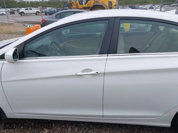 2013 Hyundai Sonata GLS z VIN 5NPEB4AC9DH735746, wystawiony jako IAAI lot #43376524 z przebiegiem 214 159 mil mil oraz . Historia ofert i sprzedaży dostępna na DreamBid. Obrazek 14.