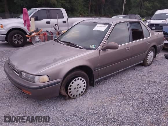1993 Honda Accord LX z VIN JHMCB7650PC005838, wystawiony jako IAAI lot #42861998 z przebiegiem 217 028 mil mil oraz . Historia ofert i sprzedaży dostępna na DreamBid. Obrazek 2.