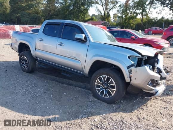 2023 Toyota Tacoma SR z VIN 3TMCZ5AN1PM619840, wystawiony jako IAAI lot #43224940 z przebiegiem 26 442 mil mil oraz . Historia ofert i sprzedaży dostępna na DreamBid. Obrazek 1.