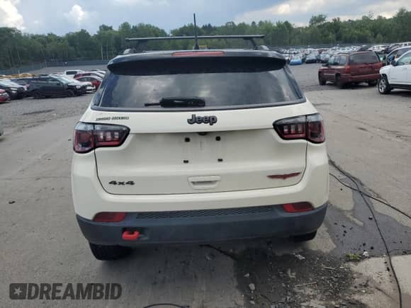 2020 Jeep Compass Trailhawk z VIN 3C4NJDDB6LT184728, wystawiony jako Copart lot #65729635 z przebiegiem Nie podano mil oraz Szkoda całkowita • Salvage title. Historia ofert i sprzedaży dostępna na DreamBid. Obrazek 6.