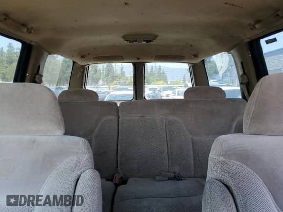 1995 Chevrolet Tahoe z VIN 1GNEK13K9SJ444047, wystawiony jako Copart lot #67709255 z przebiegiem 287 331 mil mil oraz Szkoda całkowita • Salvage title. Historia ofert i sprzedaży dostępna na DreamBid. Obrazek 10.