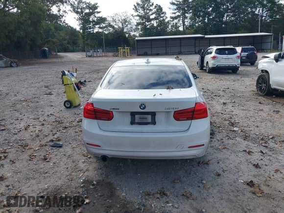 2016 BMW 3 Series 320i xDrive z VIN WBA8E5G54GNT95023, wystawiony jako IAAI lot #43329132 z przebiegiem 161 887 mil mil oraz . Historia ofert i sprzedaży dostępna na DreamBid. Obrazek 16.