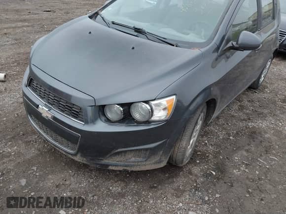 2013 Chevrolet Sonic LS с VIN 1G1JA6SH0D4171460, выставлен на аукционе IAAI как лот 40888935 с пробегом 134 129 миль миль и . История ставок и продаж доступна на DreamBid. Изображение 2.