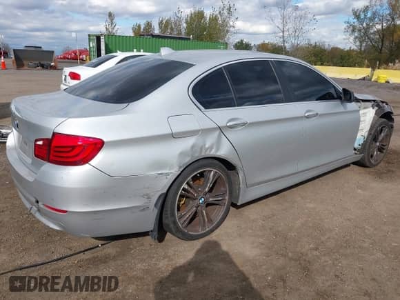 2012 BMW 5 Series 528i xDrive с VIN WBAXH5C50CDW03312, выставлен на аукционе IAAI как лот 43491613 с пробегом 208 683 миль миль и . История ставок и продаж доступна на DreamBid. Изображение 4.