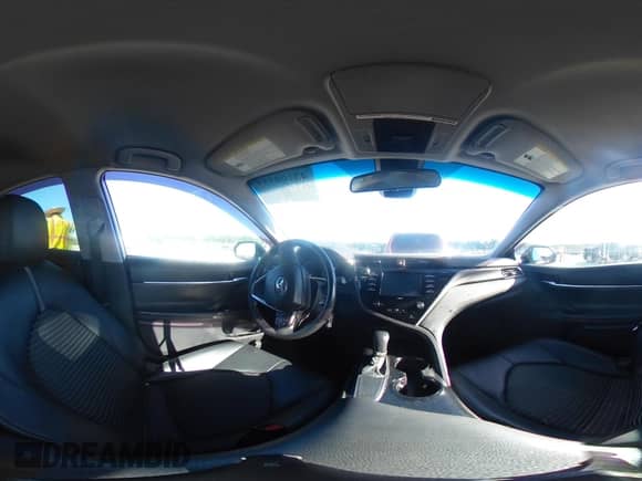 2020 Toyota Camry SE z VIN 4T1G11AK1LU964407, wystawiony jako IAAI lot #43108552 z przebiegiem 68 960 mil mil oraz . Historia ofert i sprzedaży dostępna na DreamBid. Obrazek 18.