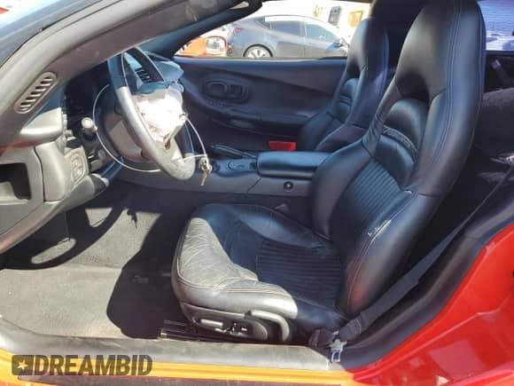 2004 Chevrolet Corvette с VIN 1G1YY22G945125940, выставлен на аукционе Copart как лот 67091364 с пробегом 76 677 миль миль и Списание • Salvage title. История ставок и продаж доступна на DreamBid. Изображение 7.