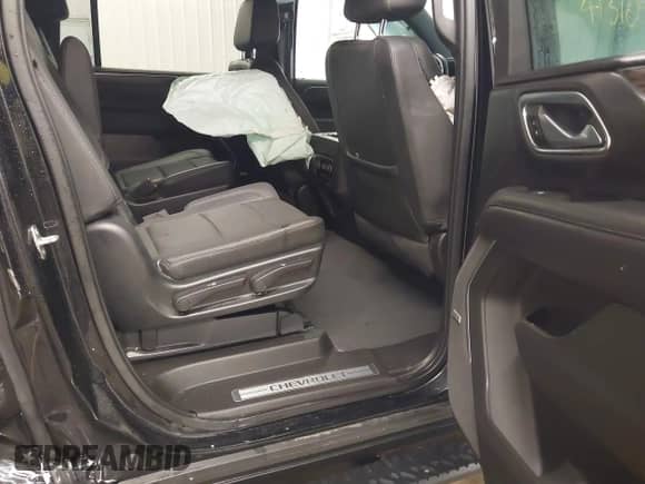 2021 Chevrolet Suburban Z71 z VIN 1GNSKDKD7MR355119, wystawiony jako IAAI lot #41310941 z przebiegiem 146 399 mil mil oraz . Historia ofert i sprzedaży dostępna na DreamBid. Obrazek 8.