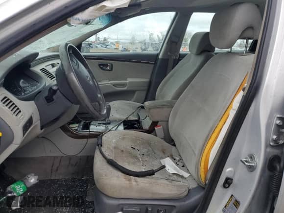 2011 Hyundai Azera GLS with VIN KMHFC4DD1BA533005, listed as a Copart auction lot 85554994 with Not provided miles and Salvage title. Bid and sale history available at DreamBid. Image 7.