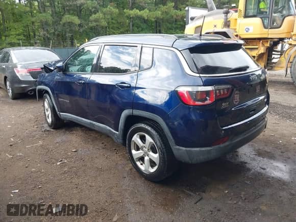 2017 Jeep Compass Latitude z VIN 3C4NJCBB8HT643116, wystawiony jako IAAI lot #43408019 z przebiegiem 43 414 mil mil oraz . Historia ofert i sprzedaży dostępna na DreamBid. Obrazek 3.