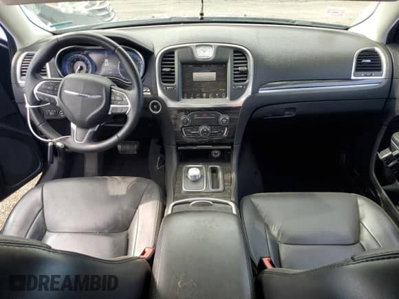 2016 Chrysler 300 Anniversary Edition с VIN 2C3CCARG0GH220677, выставлен на аукционе Copart как лот 69740125 с пробегом 68 385 миль миль и Списание • Salvage title. История ставок и продаж доступна на DreamBid. Изображение 8.