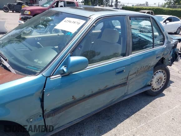 1991 Honda Accord EX z VIN JHMCB7560MC063583, wystawiony jako IAAI lot #42563870 z przebiegiem 226 798 mil mil oraz . Historia ofert i sprzedaży dostępna na DreamBid. Obrazek 17.