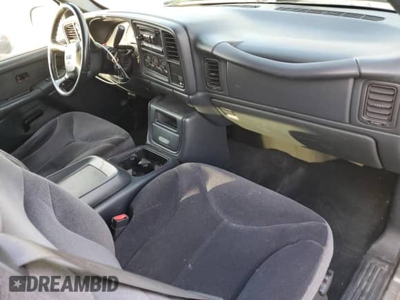 2002 GMC Sierra 1500 SLE with VIN 2GTEK19T721215806, listed as a Copart auction lot 81843075 with 163,009 mi miles and Clean title. Bid and sale history available at DreamBid. Image 8.