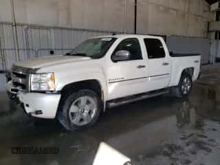 2010 Chevrolet Silverado 1500 LTZ z VIN 3GCRKTE30AG289772, wystawiony jako Copart lot #81704855 z przebiegiem 200 919 mil mil oraz Szkoda całkowita • Salvage title. Historia ofert i sprzedaży dostępna na DreamBid. Obrazek 1.